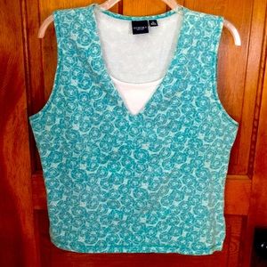 Tanktop w/ bluegreen shell motif design.